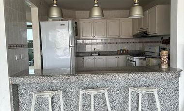 En venta amplio y lujoso departamento en Chipipe, Salinas primera linea de playa