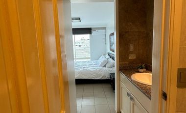 En venta amplio y lujoso departamento en Chipipe, Salinas primera linea de playa