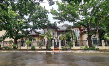 Corner Mansion in Hillsborough, Alabang