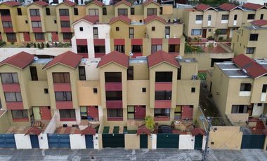VENTA CASA TRES PISOS SECTOR COLEGIO EINSTEIN