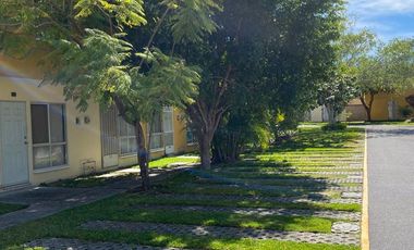 $899,999 Una Casa con Alberca con Ambiente de Campo en La Provincia Xochitepec Morelos