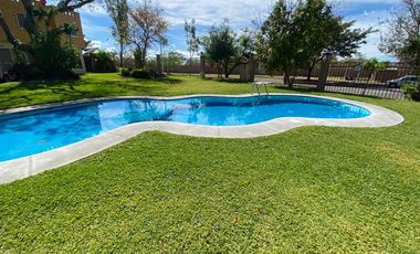 $899,999 Una Casa con Alberca con Ambiente de Campo en La Provincia Xochitepec Morelos