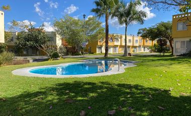 $899,999 Una Casa con Alberca con Ambiente de Campo en La Provincia Xochitepec Morelos