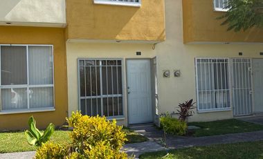 $899,999 Una Casa con Alberca con Ambiente de Campo en La Provincia Xochitepec Morelos