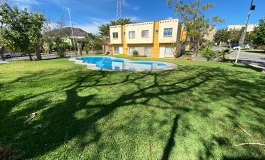 $899,999 Una Casa con Alberca con Ambiente de Campo en La Provincia Xochitepec Morelos