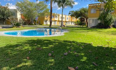 $899,999 Una Casa con Alberca con Ambiente de Campo en La Provincia Xochitepec Morelos