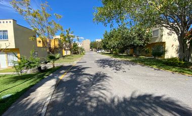 $899,999 Una Casa con Alberca con Ambiente de Campo en La Provincia Xochitepec Morelos