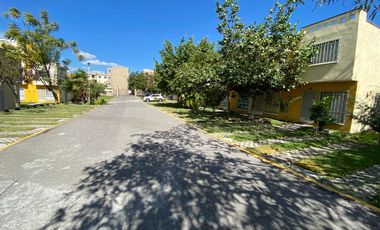 $899,999 Una Casa con Alberca con Ambiente de Campo en La Provincia Xochitepec Morelos