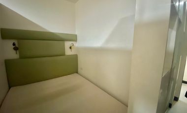 RUSH SALE! FURNISHED STUDIO UNIT IN ROBINLAND RESIDENCES. JUST A WALKING DISTANCE TO CEBU DOCTOR'S UNIVERSITY-MANDAUE, CEBU.