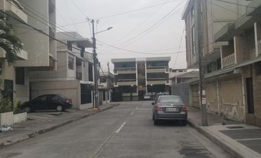 Alquilo Suite Kennedy Semi Amoblada