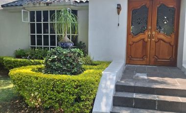SE VENDE PRECIOSA CASA CON HERMOSOS JARDINES Y VISTA A LA BARRANCA