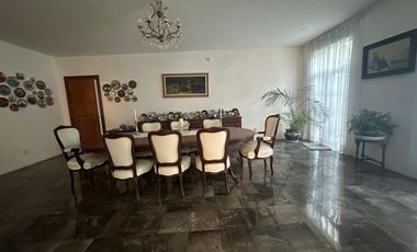 SE VENDE PRECIOSA CASA CON HERMOSOS JARDINES Y VISTA A LA BARRANCA