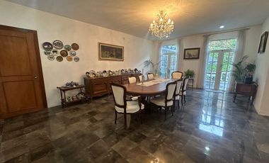 SE VENDE PRECIOSA CASA CON HERMOSOS JARDINES Y VISTA A LA BARRANCA