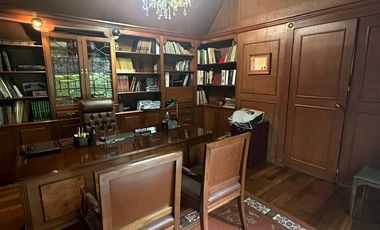 SE VENDE PRECIOSA CASA CON HERMOSOS JARDINES Y VISTA A LA BARRANCA