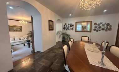 SE VENDE PRECIOSA CASA CON HERMOSOS JARDINES Y VISTA A LA BARRANCA