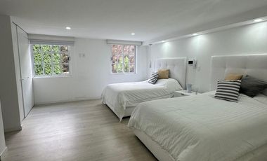 SE VENDE PRECIOSA CASA CON HERMOSOS JARDINES Y VISTA A LA BARRANCA