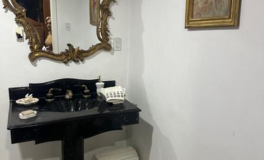 SE VENDE PRECIOSA CASA CON HERMOSOS JARDINES Y VISTA A LA BARRANCA