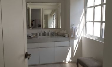 SE VENDE PRECIOSA CASA CON HERMOSOS JARDINES Y VISTA A LA BARRANCA