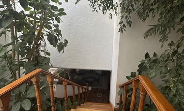 SE VENDE PRECIOSA CASA CON HERMOSOS JARDINES Y VISTA A LA BARRANCA