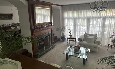 SE VENDE PRECIOSA CASA CON HERMOSOS JARDINES Y VISTA A LA BARRANCA