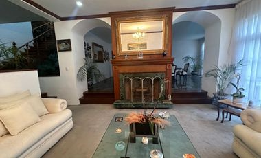 SE VENDE PRECIOSA CASA CON HERMOSOS JARDINES Y VISTA A LA BARRANCA