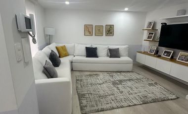 SE VENDE PRECIOSA CASA CON HERMOSOS JARDINES Y VISTA A LA BARRANCA