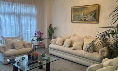 SE VENDE PRECIOSA CASA CON HERMOSOS JARDINES Y VISTA A LA BARRANCA