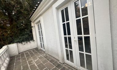 SE VENDE PRECIOSA CASA CON HERMOSOS JARDINES Y VISTA A LA BARRANCA