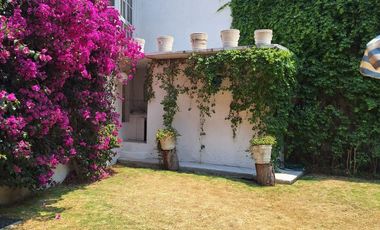 SE VENDE PRECIOSA CASA CON HERMOSOS JARDINES Y VISTA A LA BARRANCA