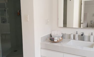 SE VENDE PRECIOSA CASA CON HERMOSOS JARDINES Y VISTA A LA BARRANCA
