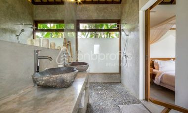 Bali Luxury Redefined: Exquisite Seminyak Leasehold Villa with Joglo Elegance