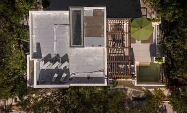 Residencia de 3 niveles con alberca en Selvazama, amenidades, venta Tulum.