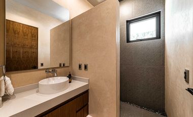 Residencia de 3 niveles con alberca en Selvazama, amenidades, venta Tulum.