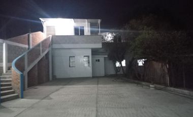 Propiedad  con oficinas y patio amplio muy cerca de la Volkswagen