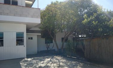 Propiedad  con oficinas y patio amplio muy cerca de la Volkswagen