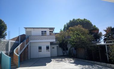 Propiedad  con oficinas y patio amplio muy cerca de la Volkswagen