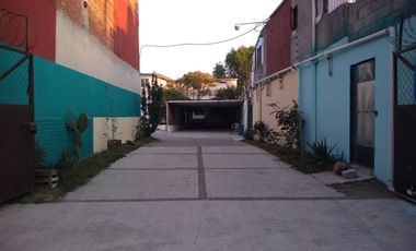 Propiedad  con oficinas y patio amplio muy cerca de la Volkswagen