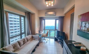 Forbeswood Parklane 1 bedroom Makati Skyline/Golf Course view with Parking