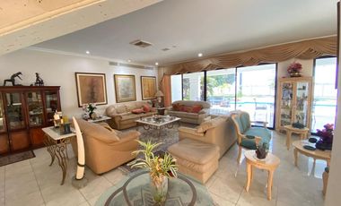 Casa vista al río en venta Km 1 vía Samborondón