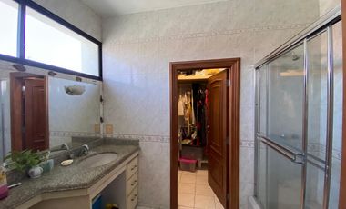 Casa vista al río en venta Km 1 vía Samborondón