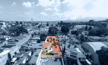 Terreno en venta con 4 construcciones, Toluca Centro, Barrio de San Bernardino, con excelente conectividad.