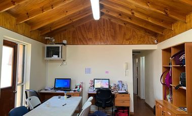 EXCELENTE CASA EN CALLE LOS CARRERA