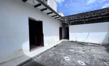 Casa rentera en venta en el centro de Loja