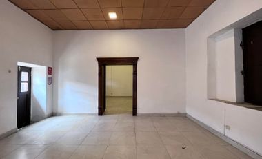 Casa rentera en venta en el centro de Loja
