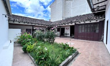 Casa rentera en venta en el centro de Loja