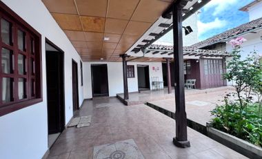 Casa rentera en venta en el centro de Loja