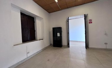 Casa rentera en venta en el centro de Loja