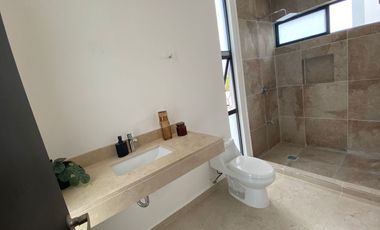 Casa en venta en conkal Mérida con alberca, mas de 5 parques con excelentes amenidades