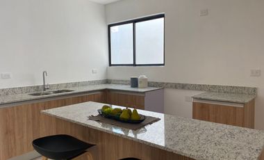 Casa en venta en conkal Mérida con alberca, mas de 5 parques con excelentes amenidades