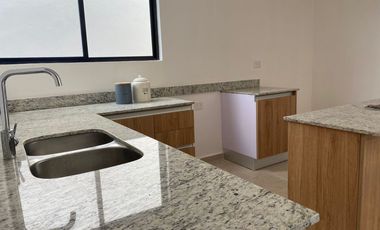 Casa en venta en conkal Mérida con alberca, mas de 5 parques con excelentes amenidades